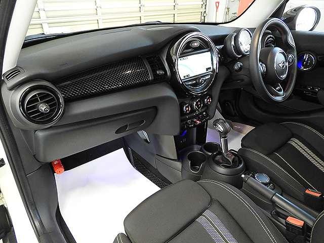 クーパーSD ACC パドル付JCWステアリング 認定中古車(9枚目)