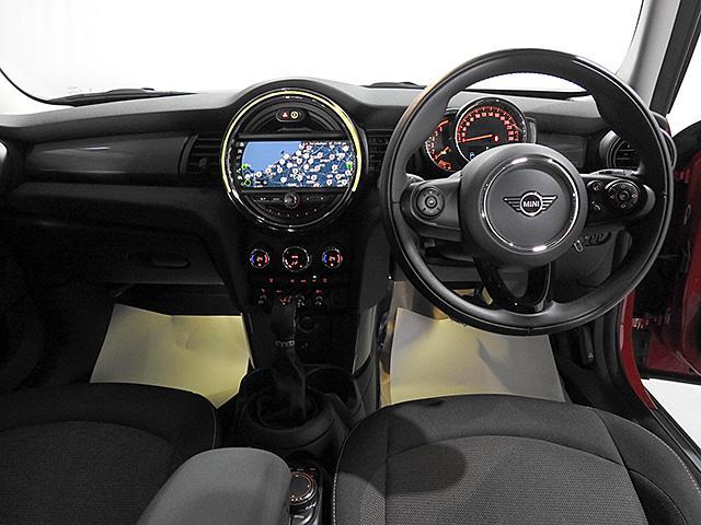 クーパーD 後期型 ドライビングアシスト SOSコール リアカメラ 駐車アシスト 前後障害物センサー コンフォートアクセス LED ワンオーナー 禁煙 認定中古車(5枚目)