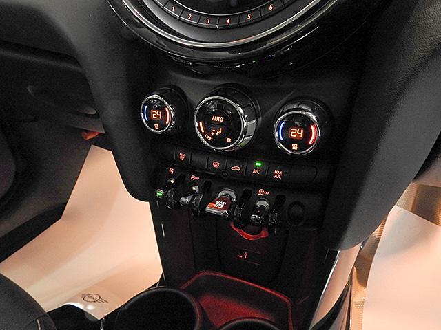 クーパーD 後期型 ドライビングアシスト SOSコール リアカメラ 駐車アシスト 前後障害物センサー コンフォートアクセス LED ワンオーナー 禁煙 認定中古車(18枚目)