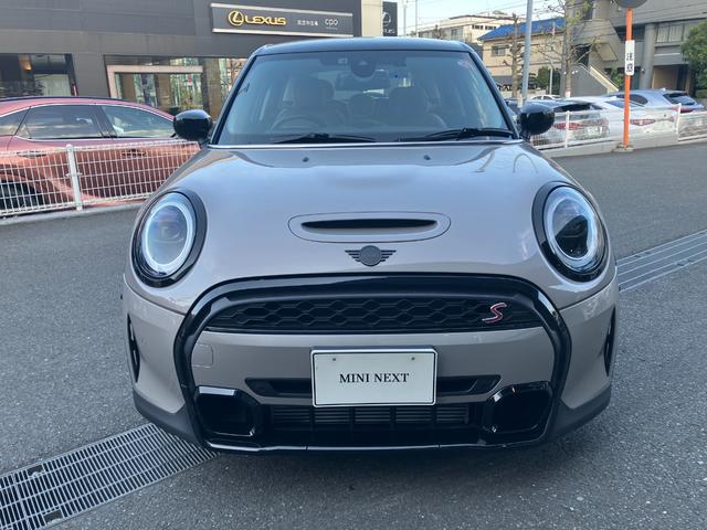 ＭＩＮＩ クーパーＳ　クラシック・トリム　カバナシート　ヘッドアップディスプレイ　禁煙車　アップルカープレイ　シートヒーター　パーキングアシスト　ＥＴＣ　ドライブモード　スマートキー　ＬＥＤヘッドライト（2枚目）