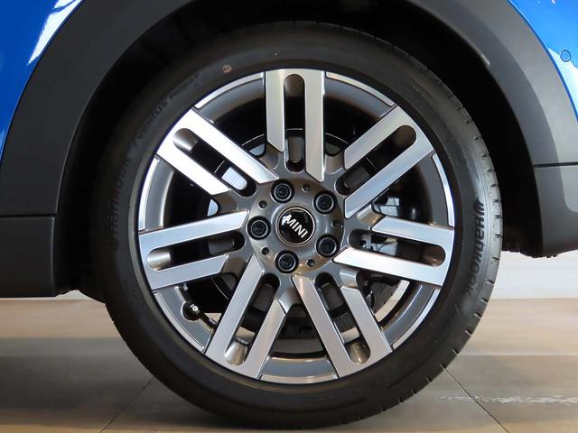 ＭＩＮＩ クーパーＣ　クラシック・トリム　禁煙車　クラッシックトリム　純正ナビ　ステアリングヒーター　事故回避ステアリング　パーキングアシスト　ＥＴＣ２．０　有機ＥＬセンターディスプレイ　ヘッドアップディスプレイ（12枚目）