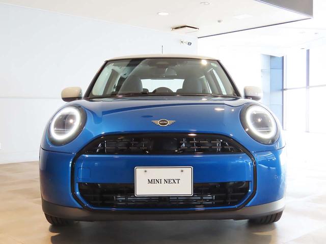 ＭＩＮＩ クーパーＣ　クラシック・トリム　禁煙車　クラッシックトリム　純正ナビ　ステアリングヒーター　事故回避ステアリング　パーキングアシスト　ＥＴＣ２．０　有機ＥＬセンターディスプレイ　ヘッドアップディスプレイ（15枚目）