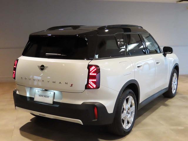 ＭＩＮＩ カントリーマンＳオール４　クラシック・トリム　禁煙車　クラッシックトリム　Ｍパッケージ　ＡＣＣ　車線逸脱警告　高速道路渋滞時ハンズオフアシスト　衝突軽減ブレーキ　前車接近警告　ＭＩＮＩナビ　パノラマビュー　シートヒーター　ステアリングヒーター（2枚目）