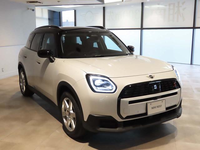 ＭＩＮＩ カントリーマンＳオール４　クラシック・トリム　禁煙車　クラッシックトリム　Ｍパッケージ　ＡＣＣ　車線逸脱警告　高速道路渋滞時ハンズオフアシスト　衝突軽減ブレーキ　前車接近警告　ＭＩＮＩナビ　パノラマビュー　シートヒーター　ステアリングヒーター（3枚目）