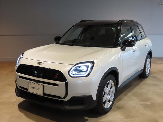 ＭＩＮＩ カントリーマンＳオール４　クラシック・トリム　禁煙車　クラッシックトリム　Ｍパッケージ　ＡＣＣ　車線逸脱警告　高速道路渋滞時ハンズオフアシスト　衝突軽減ブレーキ　前車接近警告　ＭＩＮＩナビ　パノラマビュー　シートヒーター　ステアリングヒーター（4枚目）