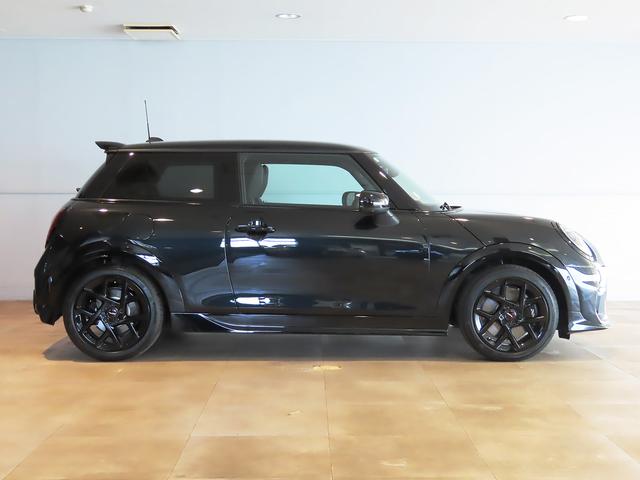 ＭＩＮＩ クーパーＳ　ジョン・クーパー・ワークス・トリム　ＪＣＷトリム　Ｍパッケージ　ＡＣＣ　ステアリングヒーター　衝突軽減ブレーキ　ＭＩＮＩナビゲーション　　有機ＥＬセンターディスプレイ　パーキングアシスト　パノラマビュー　シートヒーター（24枚目）