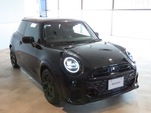 ＭＩＮＩ クーパーＳ　ジョン・クーパー・ワークス・トリム　ＪＣＷトリム　Ｍパッケージ　ＡＣＣ　ステアリングヒーター　衝突軽減ブレーキ　ＭＩＮＩナビゲーション　　有機ＥＬセンターディスプレイ　パーキングアシスト　パノラマビュー　シートヒーター（26枚目）