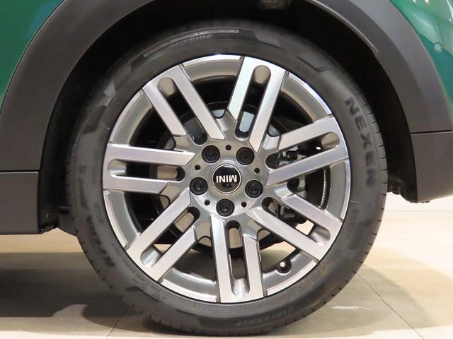 ＭＩＮＩ クーパーＳ　クラシック・トリム　禁煙車　クラッシックトリム　純正ナビ　ステアリングヒーター　事故回避ステアリング　パーキングアシスト　ＥＴＣ２．０　有機ＥＬセンターディスプレイ　ヘッドアップディスプレイ（9枚目）
