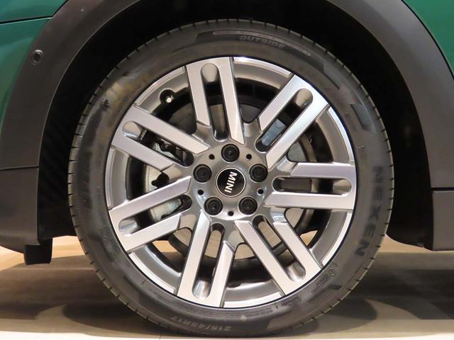 ＭＩＮＩ クーパーＳ　クラシック・トリム　禁煙車　クラッシックトリム　純正ナビ　ステアリングヒーター　事故回避ステアリング　パーキングアシスト　ＥＴＣ２．０　有機ＥＬセンターディスプレイ　ヘッドアップディスプレイ（10枚目）