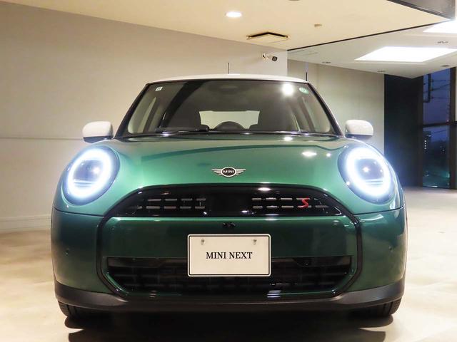 ＭＩＮＩ クーパーＳ　クラシック・トリム　禁煙車　クラッシックトリム　純正ナビ　ステアリングヒーター　事故回避ステアリング　パーキングアシスト　ＥＴＣ２．０　有機ＥＬセンターディスプレイ　ヘッドアップディスプレイ（12枚目）