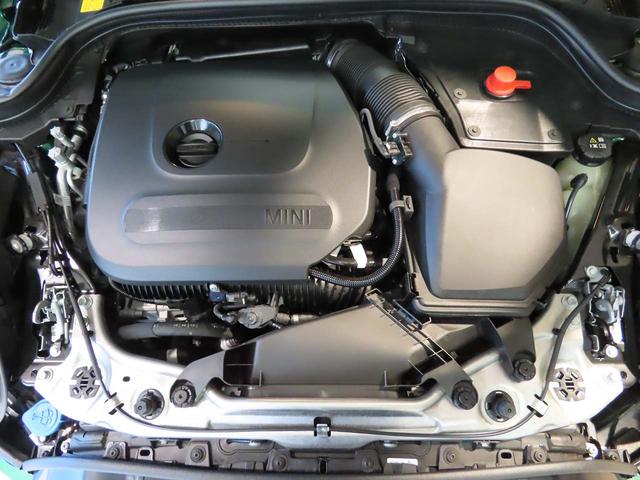 ＭＩＮＩ クーパーＳ　クラシック・トリム　禁煙車　クラッシックトリム　純正ナビ　ステアリングヒーター　事故回避ステアリング　パーキングアシスト　ＥＴＣ２．０　有機ＥＬセンターディスプレイ　ヘッドアップディスプレイ（13枚目）