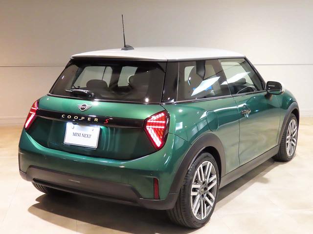 ＭＩＮＩ クーパーＳ　クラシック・トリム　禁煙車　クラッシックトリム　純正ナビ　ステアリングヒーター　事故回避ステアリング　パーキングアシスト　ＥＴＣ２．０　有機ＥＬセンターディスプレイ　ヘッドアップディスプレイ（22枚目）