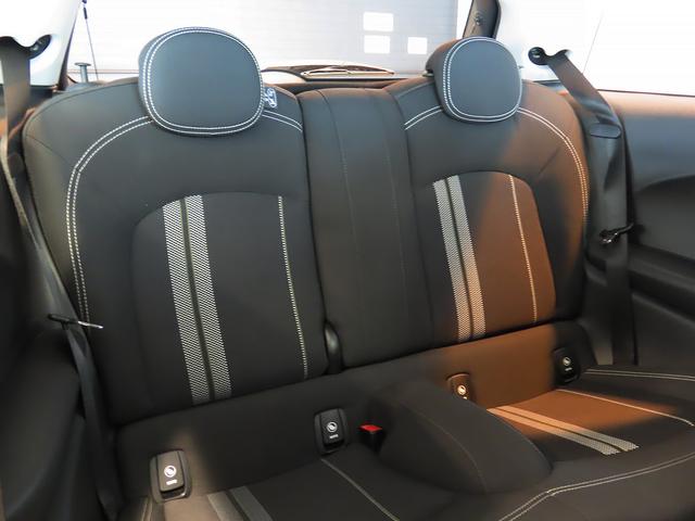 ＭＩＮＩ クーパーＳ　禁煙車　衝突軽減ブレーキ　前車接近警告　ＡＣＣ　ＨＤＤナビ　バックカメラ　パーキングアシスト　ＥＴＣ２．０　スマートキー　ＭＴモード付ＡＴ　ＬＥＤヘッドライト（3枚目）
