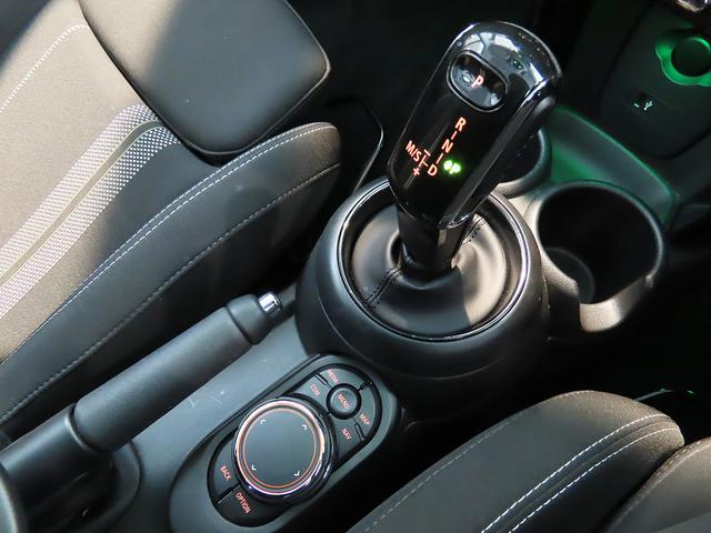 ＭＩＮＩ クーパーＳ　禁煙車　衝突軽減ブレーキ　前車接近警告　ＡＣＣ　ＨＤＤナビ　バックカメラ　パーキングアシスト　ＥＴＣ２．０　スマートキー　ＭＴモード付ＡＴ　ＬＥＤヘッドライト（9枚目）