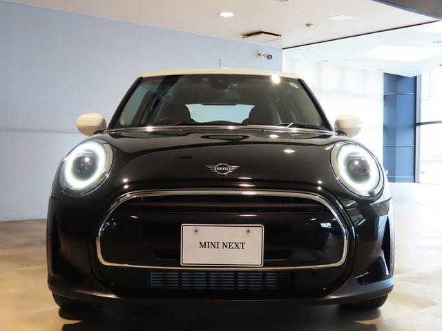 ＭＩＮＩ クーパーＤプレミアムプラスパッケージクラシックトリム　禁煙車　衝突軽減ブレーキ　前車接近警告　アップルカープレイ　バックカメラ　シートヒーター　スマートキー　ＭＴモード付ＡＴ　ＬＥＤヘッドライト（2枚目）
