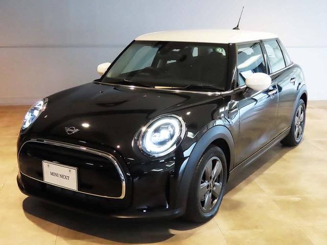 ＭＩＮＩ クーパーＤプレミアムプラスパッケージクラシックトリム　禁煙車　衝突軽減ブレーキ　前車接近警告　アップルカープレイ　バックカメラ　シートヒーター　スマートキー　ＭＴモード付ＡＴ　ＬＥＤヘッドライト（5枚目）