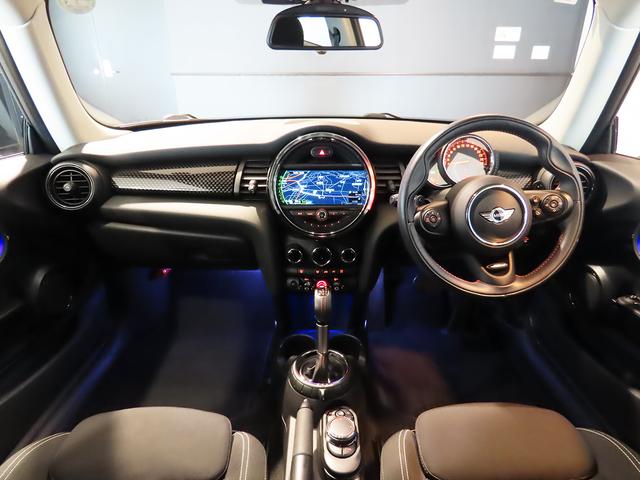 ＭＩＮＩ クーパーＳ　禁煙車　パドルシフト　ドライブモード　ＨＤＤナビ　バックカメラ　ＥＴＣ２．０　ＭＴモード付ＡＴ　ＬＥＤヘッドライト　ユニオンジャックテールランプ（4枚目）