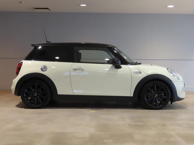 ＭＩＮＩ クーパーＳ　禁煙車　パドルシフト　ドライブモード　ＨＤＤナビ　バックカメラ　ＥＴＣ２．０　ＭＴモード付ＡＴ　ＬＥＤヘッドライト　ユニオンジャックテールランプ（22枚目）