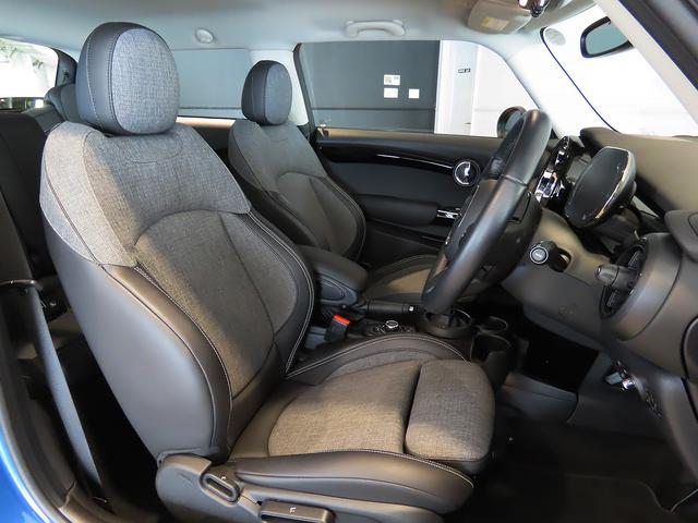 ＭＩＮＩ クーパー　禁煙車　衝突軽減ブレーキ　前車接近警告　ＨＤＤナビ　バックカメラ　シートヒーター　障害物センサー　スマートキー　ＥＴＣ　ＭＴモード付ＡＴ　ドライブモード（2枚目）