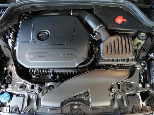 ＭＩＮＩ クーパー　禁煙車　衝突軽減ブレーキ　前車接近警告　ＨＤＤナビ　バックカメラ　シートヒーター　障害物センサー　スマートキー　ＥＴＣ　ＭＴモード付ＡＴ　ドライブモード（17枚目）