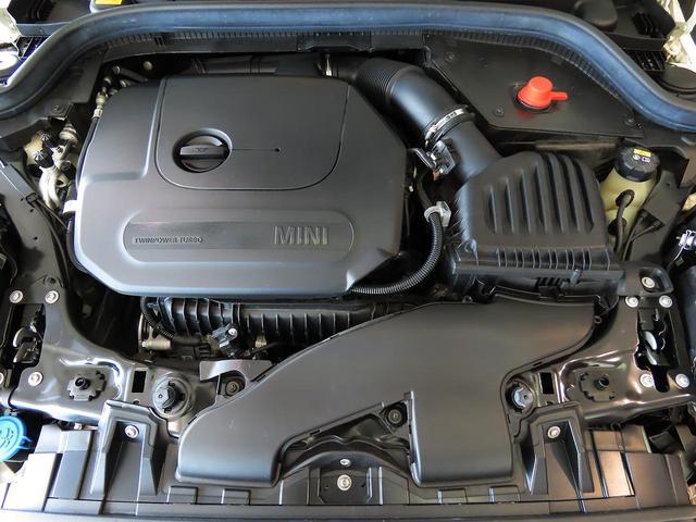 ＭＩＮＩ クーパー　禁煙車　衝突軽減ブレーキ　前車接近警告　ＨＤＤナビ　バックカメラ　スマートキー　パーキングアシスト　ＭＴモード付ＡＴ　ＬＥＤヘッドライト（4枚目）