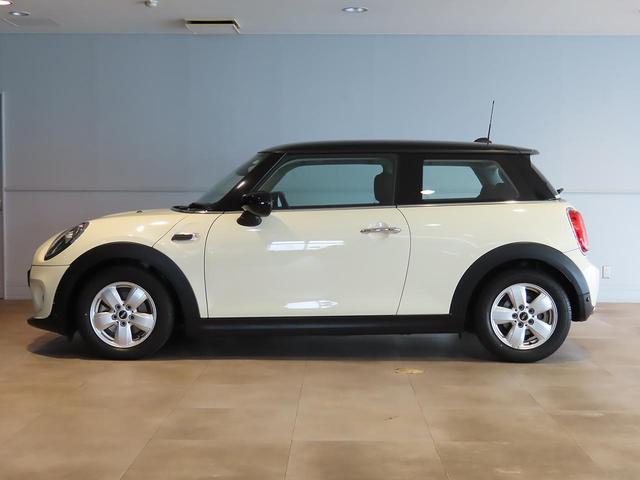ＭＩＮＩ クーパー　禁煙車　衝突軽減ブレーキ　前車接近警告　ＨＤＤナビ　バックカメラ　スマートキー　パーキングアシスト　ＭＴモード付ＡＴ　ＬＥＤヘッドライト（7枚目）