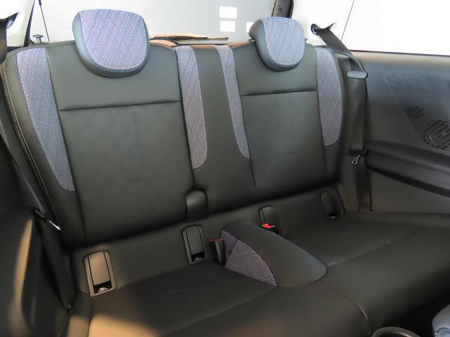 ＭＩＮＩ クーパーＣ　クラシック・トリム　禁煙車　クラッシックトリム　ＡＣＣ　ＥＴＣ２．０　ドライブモード　ＭＩＮＩナビゲーション　バックカメラ　パーキングアシスト　リバースアシスト　ＬＥＤヘッドライト　有機ＥＬディスプレイ（3枚目）