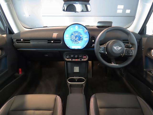 ＭＩＮＩ クーパーＣ　クラシック・トリム　禁煙車　クラッシックトリム　ＡＣＣ　ＥＴＣ２．０　ドライブモード　ＭＩＮＩナビゲーション　バックカメラ　パーキングアシスト　リバースアシスト　ＬＥＤヘッドライト　有機ＥＬディスプレイ（4枚目）