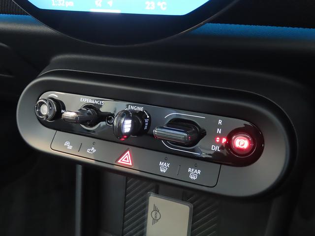 ＭＩＮＩ クーパーＣ　クラシック・トリム　禁煙車　クラッシックトリム　ＡＣＣ　ＥＴＣ２．０　ドライブモード　ＭＩＮＩナビゲーション　バックカメラ　パーキングアシスト　リバースアシスト　ＬＥＤヘッドライト　有機ＥＬディスプレイ（9枚目）