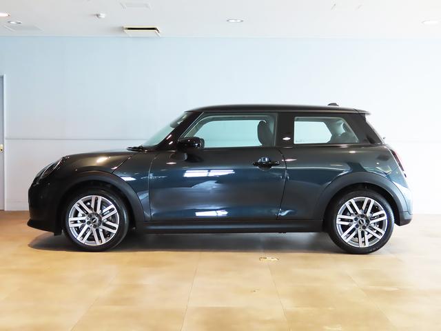 ＭＩＮＩ クーパーＣ　クラシック・トリム　禁煙車　クラッシックトリム　ＡＣＣ　ＥＴＣ２．０　ドライブモード　ＭＩＮＩナビゲーション　バックカメラ　パーキングアシスト　リバースアシスト　ＬＥＤヘッドライト　有機ＥＬディスプレイ（21枚目）