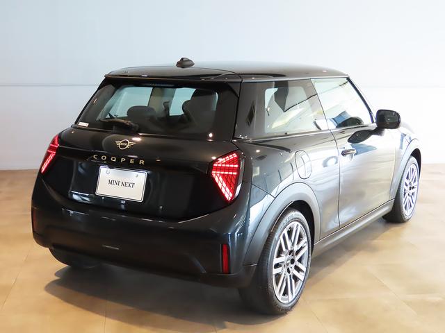 ＭＩＮＩ クーパーＣ　クラシック・トリム　禁煙車　クラッシックトリム　ＡＣＣ　ＥＴＣ２．０　ドライブモード　ＭＩＮＩナビゲーション　バックカメラ　パーキングアシスト　リバースアシスト　ＬＥＤヘッドライト　有機ＥＬディスプレイ（25枚目）