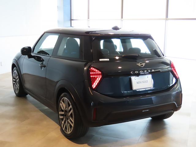 ＭＩＮＩ クーパーＣ　クラシック・トリム　禁煙車　クラッシックトリム　ＡＣＣ　ＥＴＣ２．０　ドライブモード　ＭＩＮＩナビゲーション　バックカメラ　パーキングアシスト　リバースアシスト　ＬＥＤヘッドライト　有機ＥＬディスプレイ（26枚目）