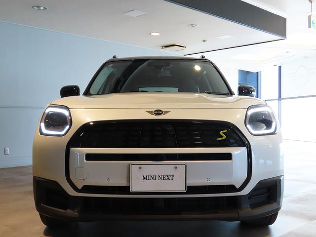 ＭＩＮＩ カントリーマンＳＥオール４　クラシック・トリム　クラッシックトリム　Ｍパッケージ　禁煙車　ヘッドアップディスプレイ　有機ＥＬセンターディスプレイ　パーーキングアシストプラス　ステアリングヒーター　シートヒーター　ＭＩＮＩナビゲーション（15枚目）
