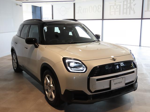 ＭＩＮＩ カントリーマンＳＥオール４　クラシック・トリム　クラッシックトリム　Ｍパッケージ　禁煙車　ヘッドアップディスプレイ　有機ＥＬセンターディスプレイ　パーーキングアシストプラス　ステアリングヒーター　シートヒーター　ＭＩＮＩナビゲーション（33枚目）
