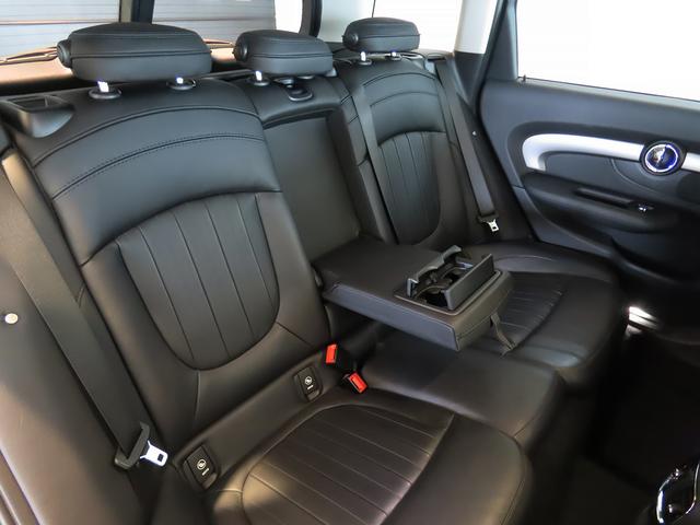 ＭＩＮＩ クーパーＤ　クラブマン　禁煙車　黒革電動フロントシート　ＡＣＣ　障害物センサー　スマートキー　ＨＤＤナビ　バックカメラ　ＥＴＣ２．０　衝突軽減ブレーキ　前車接近警告　ドライブモード　ＬＥＤヘッドライト（3枚目）