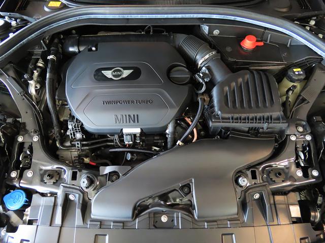 ＭＩＮＩ クーパーＤ　クラブマン　禁煙車　黒革電動フロントシート　ＡＣＣ　障害物センサー　スマートキー　ＨＤＤナビ　バックカメラ　ＥＴＣ２．０　衝突軽減ブレーキ　前車接近警告　ドライブモード　ＬＥＤヘッドライト（16枚目）