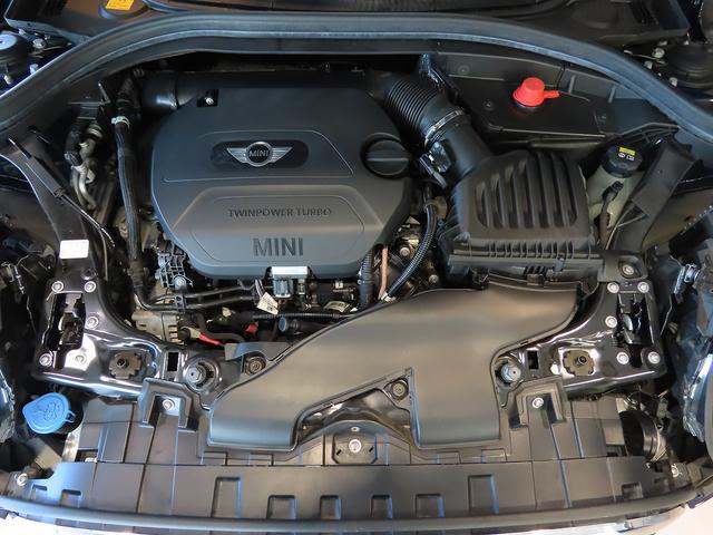 ＭＩＮＩ クーパーＳＤ　クラブマン　禁煙車　本革シート　シートヒーター　ＡＣＣ　衝突軽減ブレーキ　スマートキー　ＨＤＤナビ　バックカメラ　前車接近警告　障害物センサー　ドライブモード　ＬＥＤヘッドライト（17枚目）