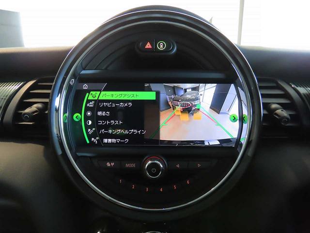 ＭＩＮＩ クーパーＳ　６０イヤーズエディション　ＡＣＣ　衝突軽減ブレーキ　前車接近警告　禁煙車　パドルシフト　パーキングアシスト　ＨＤＤナビ　バックカメラ　ＥＴＣ２．０　本革シート　シートヒーター　ＬＥＤヘッドライト（8枚目）