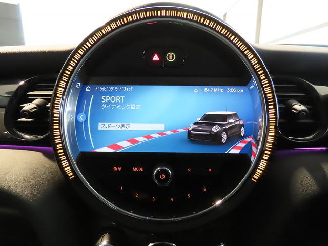 ＭＩＮＩ クーパー　プレミアムプラスパッケージクラシックトリム　禁煙車　衝突軽減ブレーキ　前車接近警告　アップルカープレイ　バックカメラ　ヘッドアップディスプレイ　パーキングアシスト　シートヒーター　障害物センサー　スマートキー　ドライブモード（10枚目）