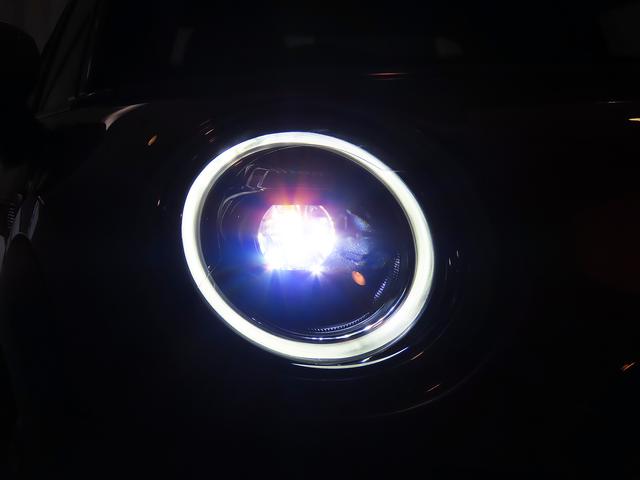 ＭＩＮＩ クーパー　プレミアムプラスパッケージクラシックトリム　禁煙車　衝突軽減ブレーキ　前車接近警告　アップルカープレイ　バックカメラ　ヘッドアップディスプレイ　パーキングアシスト　シートヒーター　障害物センサー　スマートキー　ドライブモード（21枚目）