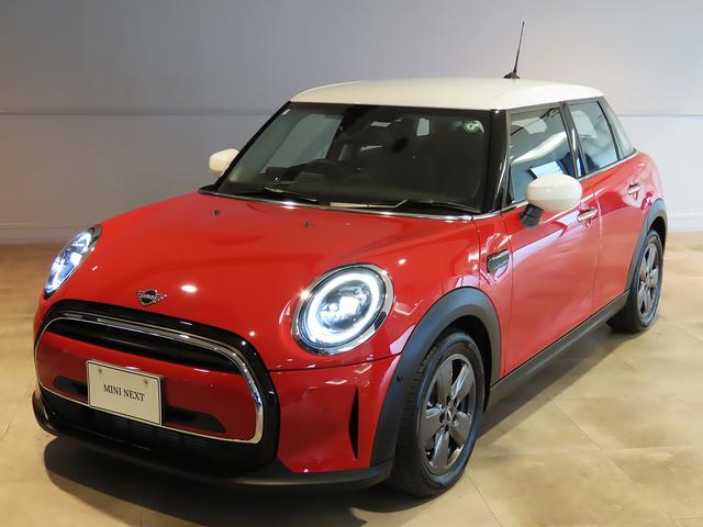 ＭＩＮＩ クーパー　プレミアムプラスパッケージクラシックトリム　禁煙車　衝突軽減ブレーキ　前車接近警告　アップルカープレイ　バックカメラ　ヘッドアップディスプレイ　パーキングアシスト　シートヒーター　障害物センサー　スマートキー　ドライブモード（26枚目）