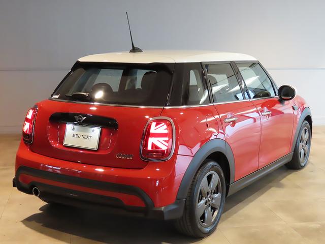 ＭＩＮＩ クーパー　プレミアムプラスパッケージクラシックトリム　禁煙車　衝突軽減ブレーキ　前車接近警告　アップルカープレイ　バックカメラ　ヘッドアップディスプレイ　パーキングアシスト　シートヒーター　障害物センサー　スマートキー　ドライブモード（28枚目）
