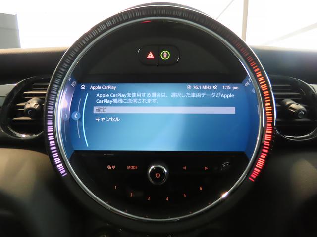 ＭＩＮＩ クーパー　プレミアムプラスパッケージクラシックトリム　禁煙車　ＡＣＣ　衝突軽減ブレーキ　前車接近警告　アップルカープレイ　バックカメラ　障害物センサー　パーキングアシスト　スマートキー　ＥＴＣ２．０　シートヒーター　ＬＥＤヘッドライト　ＭＴモード付ＡＴ（7枚目）