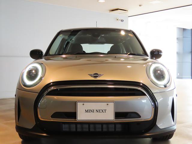 ＭＩＮＩ クーパー　プレミアムプラスパッケージクラシックトリム　禁煙車　ＡＣＣ　衝突軽減ブレーキ　前車接近警告　アップルカープレイ　バックカメラ　障害物センサー　パーキングアシスト　スマートキー　ＥＴＣ２．０　シートヒーター　ＬＥＤヘッドライト　ＭＴモード付ＡＴ（15枚目）