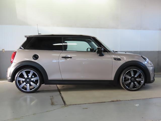ＭＩＮＩ クーパーＳ　禁煙車　ＡＣＣ　衝突軽減ブレーキ　前車接近警告　障害物センサー　ＨＤＤナビ　バックカメラ　パーキングアシスト　シートヒーター　ＬＥＤヘッドライト　ＥＴＣ２．０（23枚目）