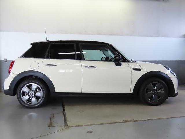 ＭＩＮＩ クーパーＤ　クラシック・トリム　禁煙車　衝突軽減ブレーキ　前車接近警告　ＨＤＤナビ　バックカメラ　ＥＴＣ　スマートキー　ＬＥＤヘッドライト　ＭＴモード付ＡＴ　ドライブモード（24枚目）