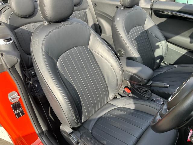 ＭＩＮＩ ジョンクーパーワークス　コンバーチブル　禁煙車　ＡＣＣ　黒革シート　シートヒーター　パドルシフト　衝突軽減ブレーキ　前車接近警告　ＨＤＤナビ　バックカメラ　パーキングアシスト　スマートキー（8枚目）