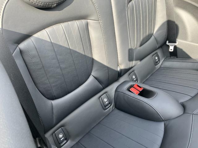 ＭＩＮＩ ジョンクーパーワークス　コンバーチブル　禁煙車　ＡＣＣ　黒革シート　シートヒーター　パドルシフト　衝突軽減ブレーキ　前車接近警告　ＨＤＤナビ　バックカメラ　パーキングアシスト　スマートキー（9枚目）