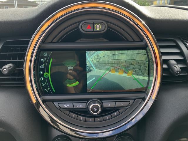 ＭＩＮＩ ジョンクーパーワークス　コンバーチブル　禁煙車　ＡＣＣ　黒革シート　シートヒーター　パドルシフト　衝突軽減ブレーキ　前車接近警告　ＨＤＤナビ　バックカメラ　パーキングアシスト　スマートキー（12枚目）