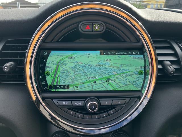 ＭＩＮＩ ジョンクーパーワークス　コンバーチブル　禁煙車　ＡＣＣ　黒革シート　シートヒーター　パドルシフト　衝突軽減ブレーキ　前車接近警告　ＨＤＤナビ　バックカメラ　パーキングアシスト　スマートキー（13枚目）